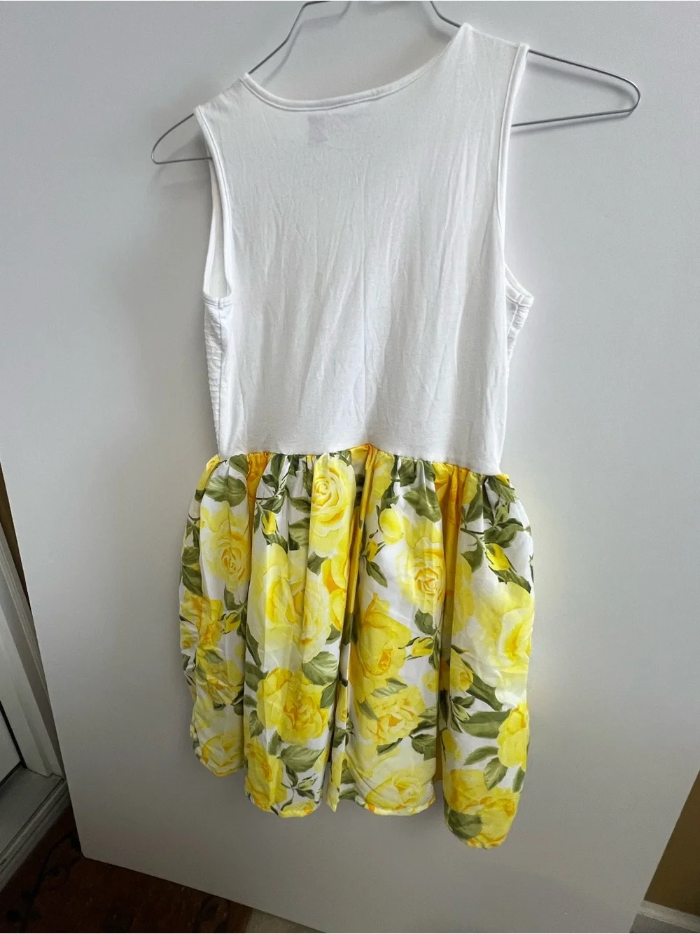 PLACE WHITE SUBTLE TEXTURED TANK TOP DRESS W/YELLOW ROSE FLARE BOTTOM SIZE 16